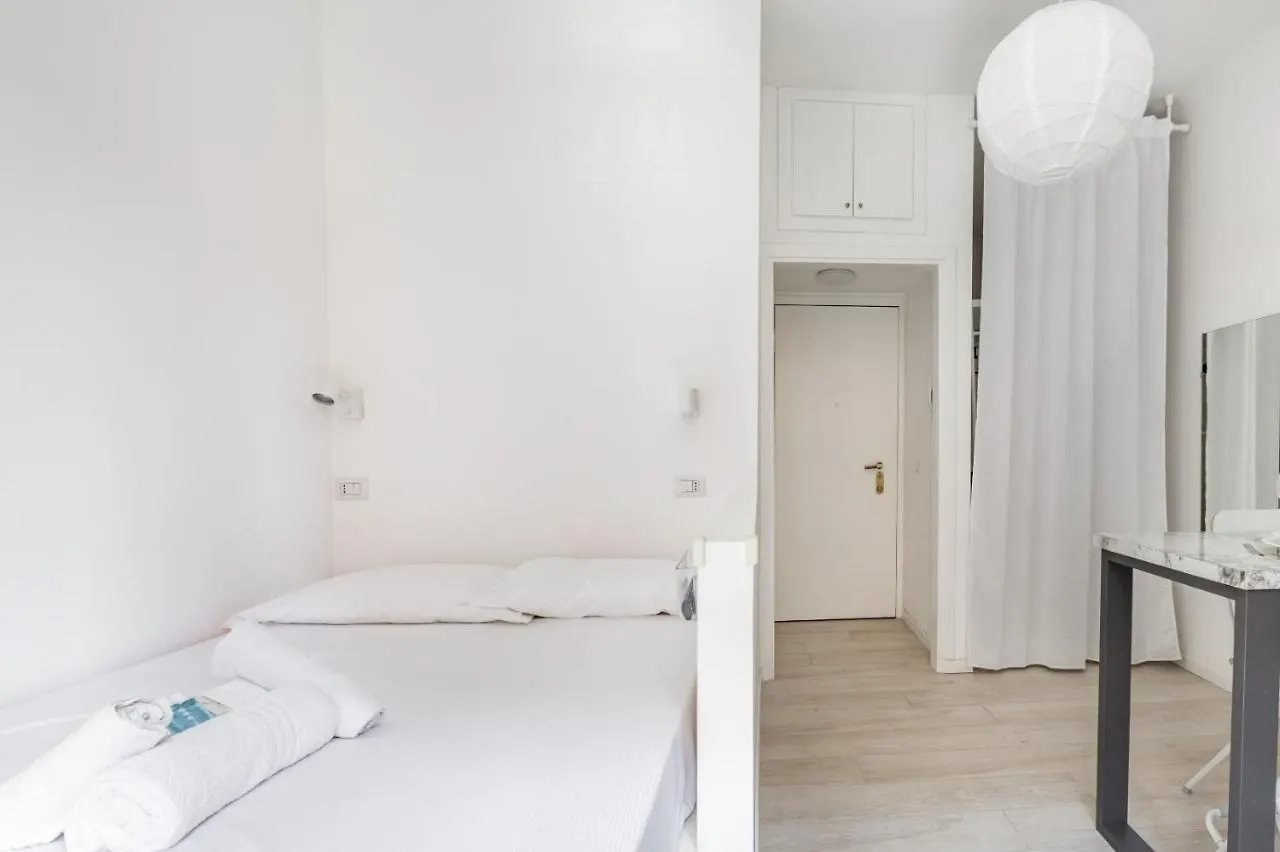 Bright Apt 600Mt From Viale Zara! Milano 0*,  Italia
