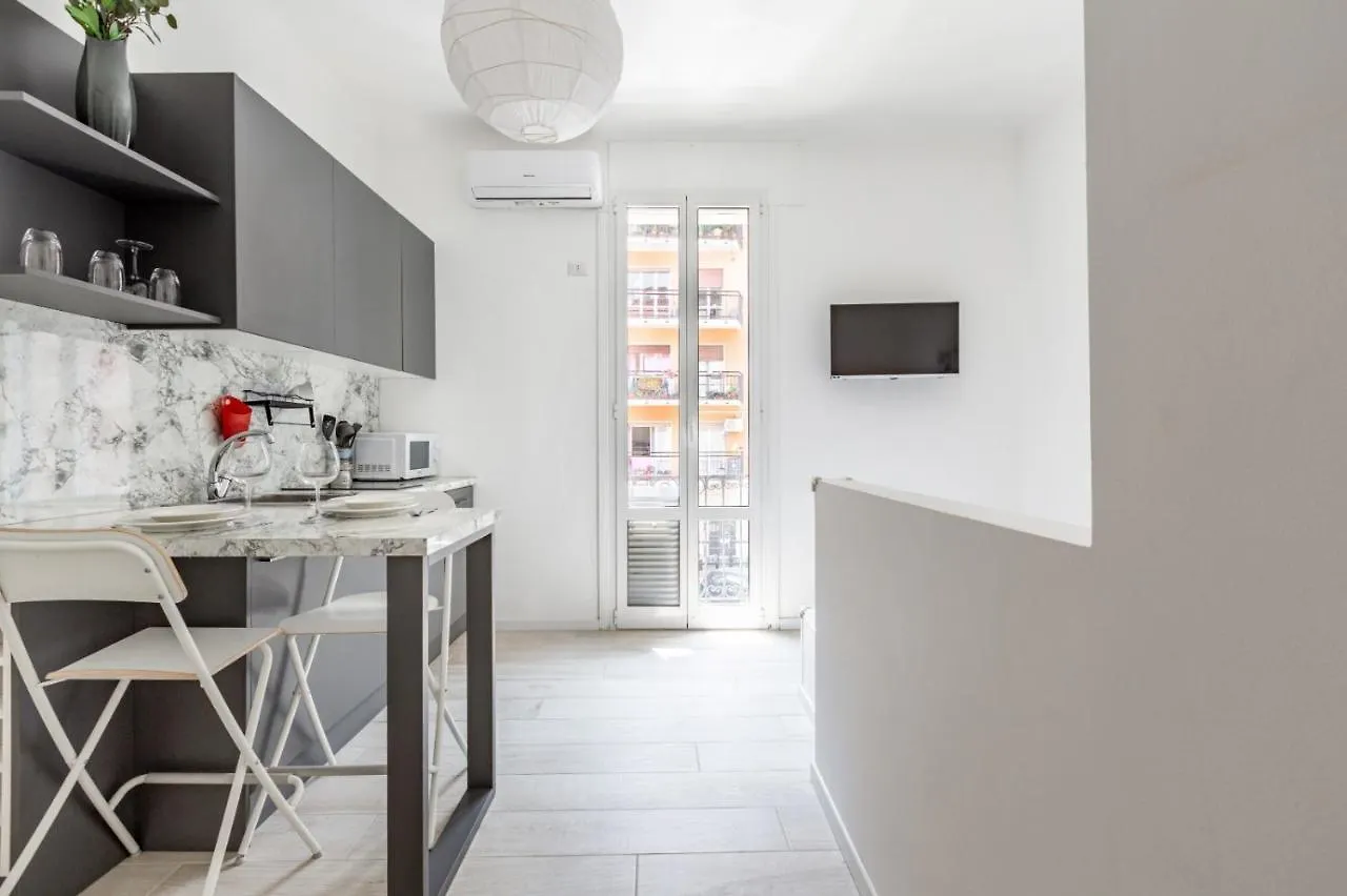 Apartamento Bright Apt 600Mt From Viale Zara! Milão Itália